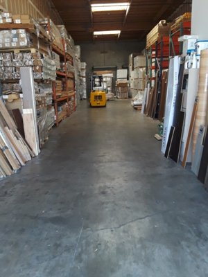 Ivan's Flooring & Desing logo