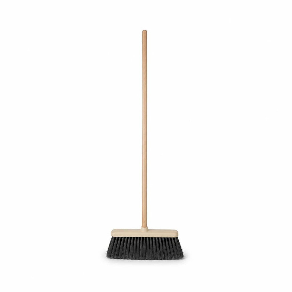 PCN R358F-H PLASTIC BROOM WITH WOODEN HANDLE