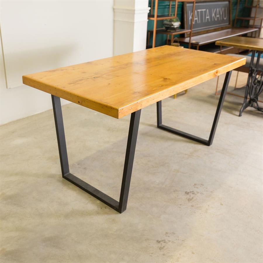 PITTISH Dining Table (PRE-ORDER)
