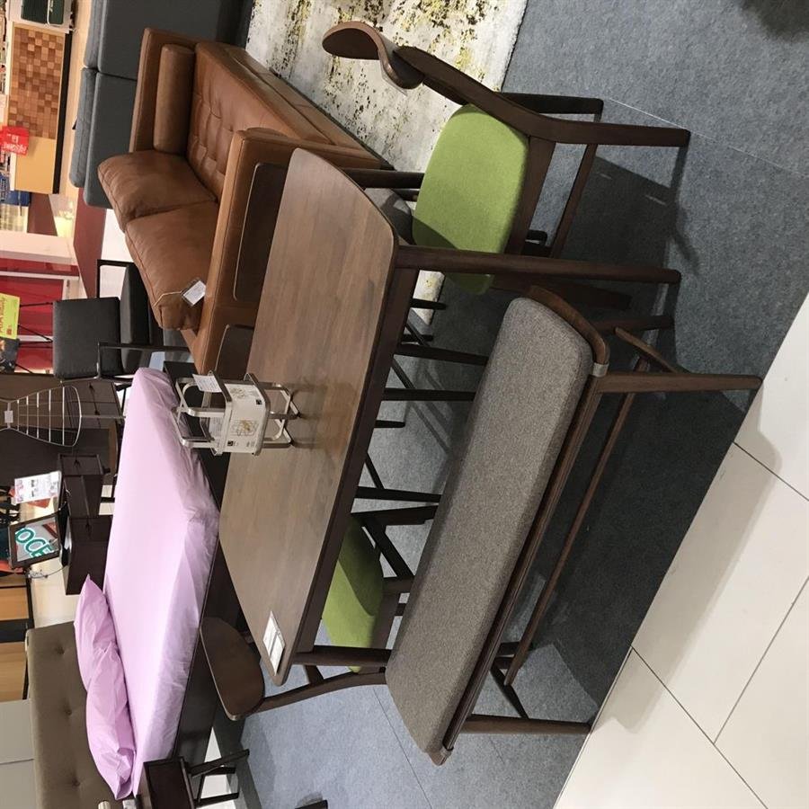 Arturo Lucia Dining Table + 4 Sila Dining Room Set