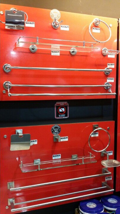 Mocha 304 s/steel foldable towel bar