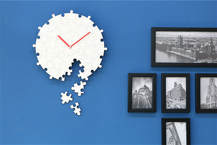 C 025 Funky Clock