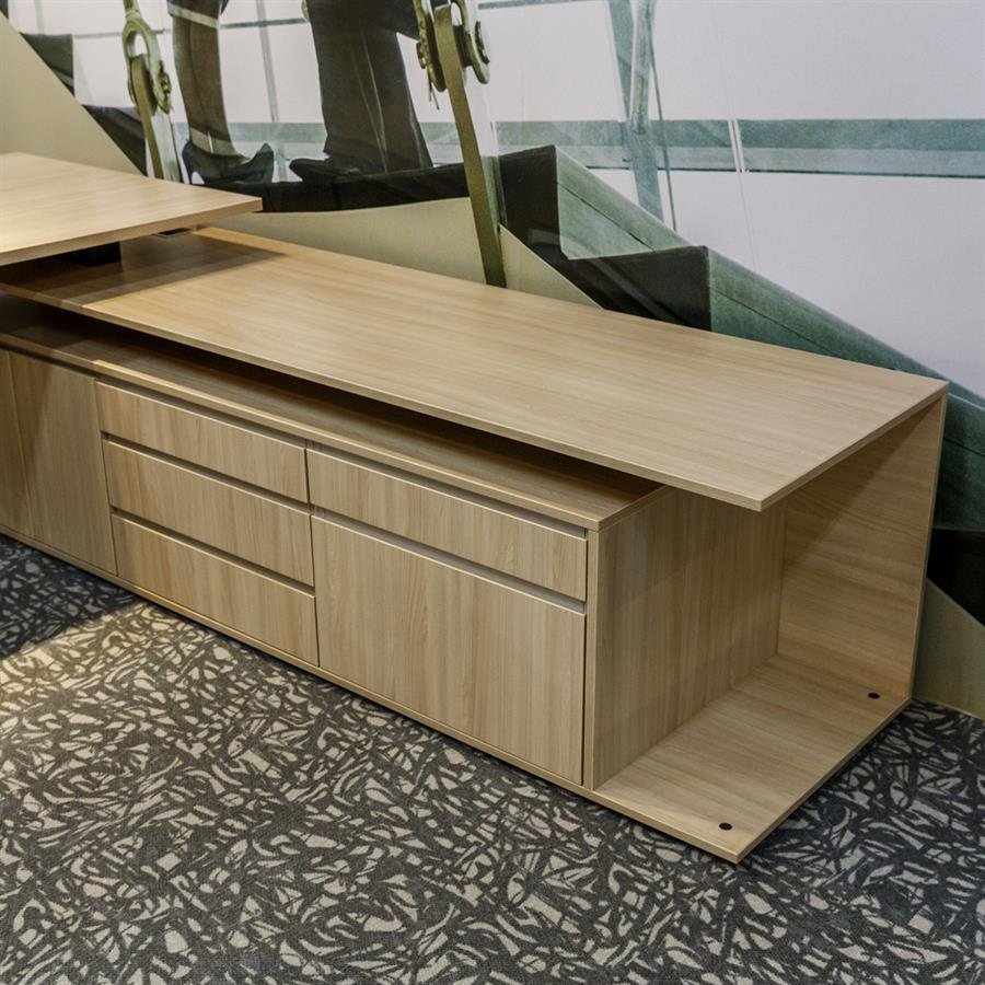 EXECUTIVE SERIES - TRI