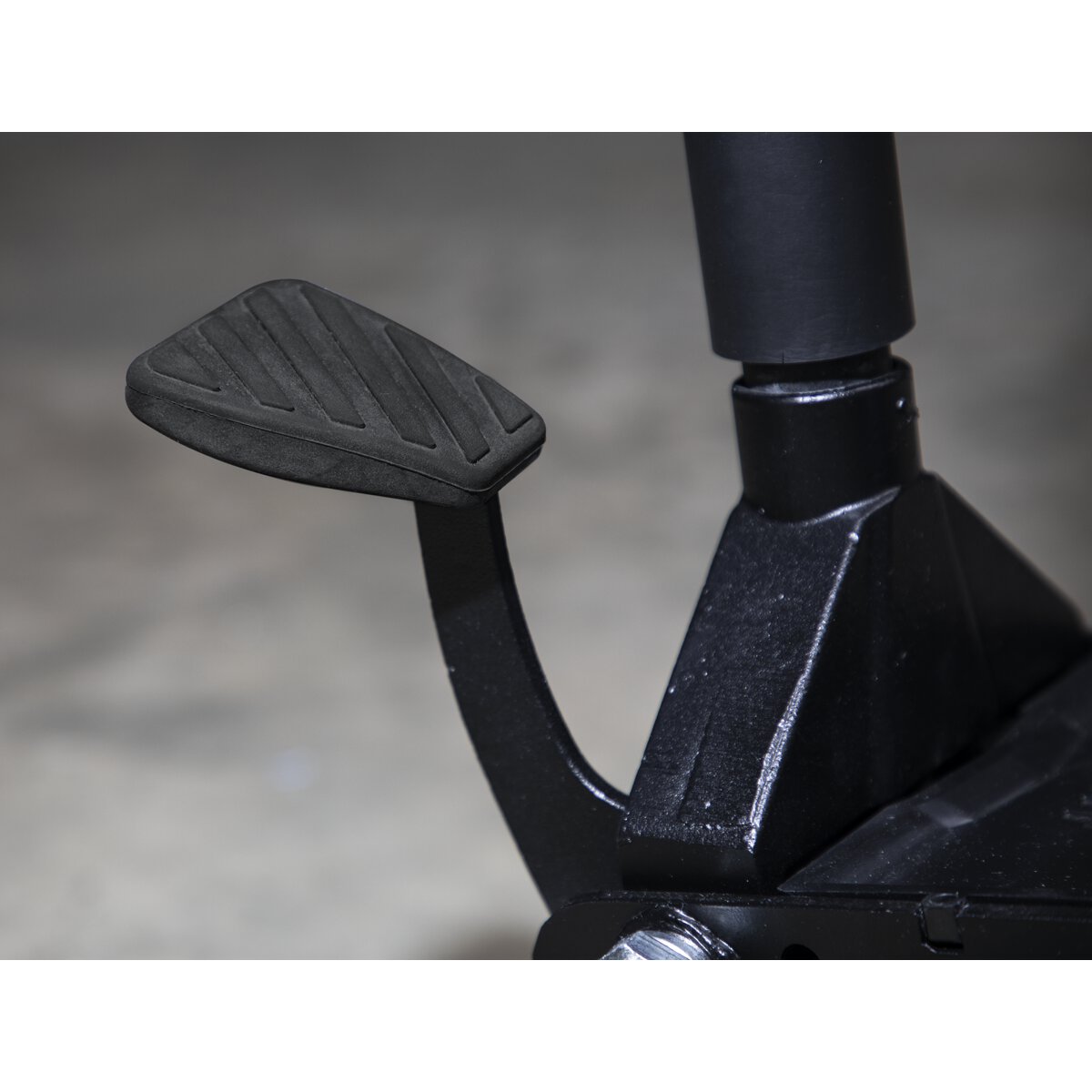 Viking 3tonne Low Entry Trolley Jack with Rocket Lift