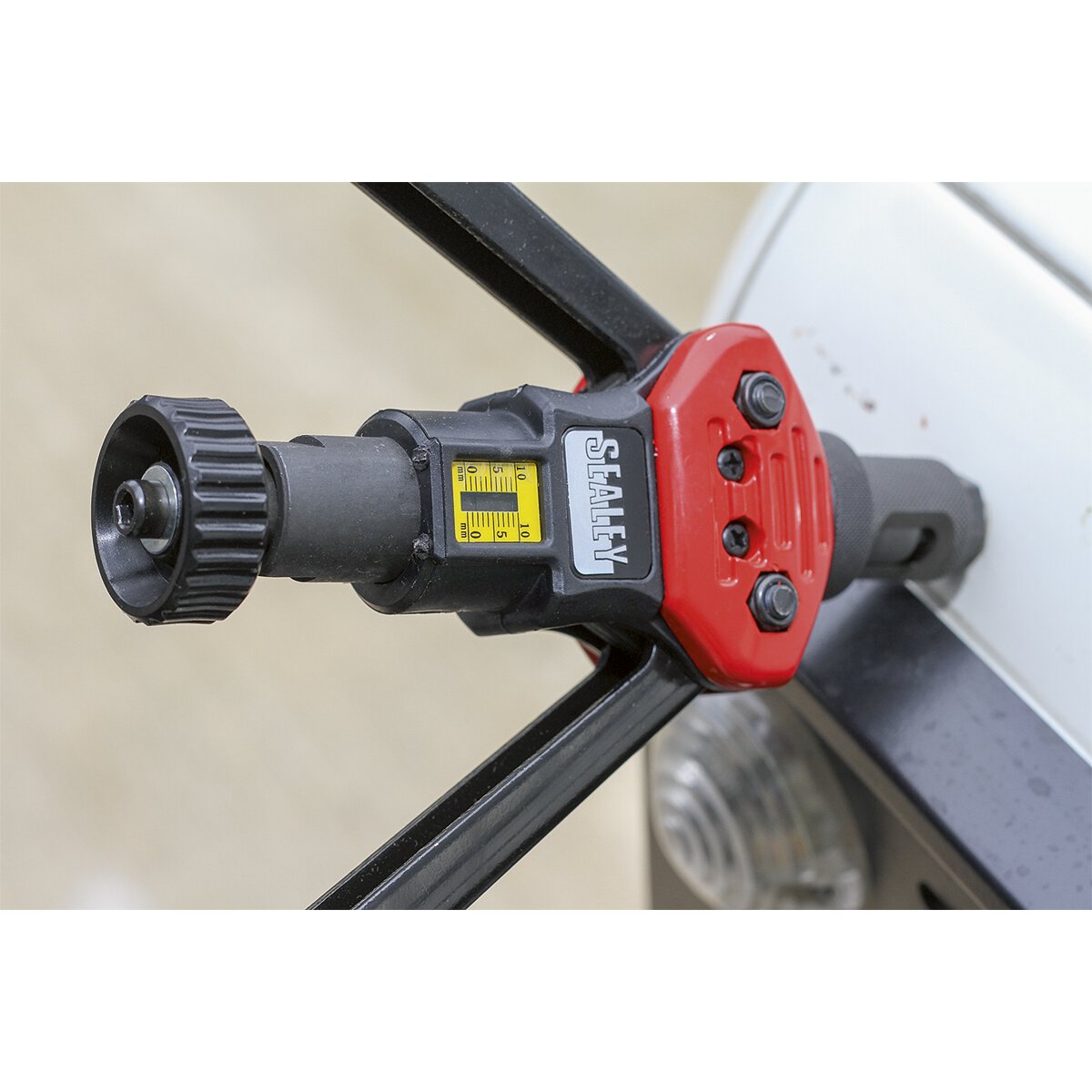 Long-Arm Threaded Nut Riveter