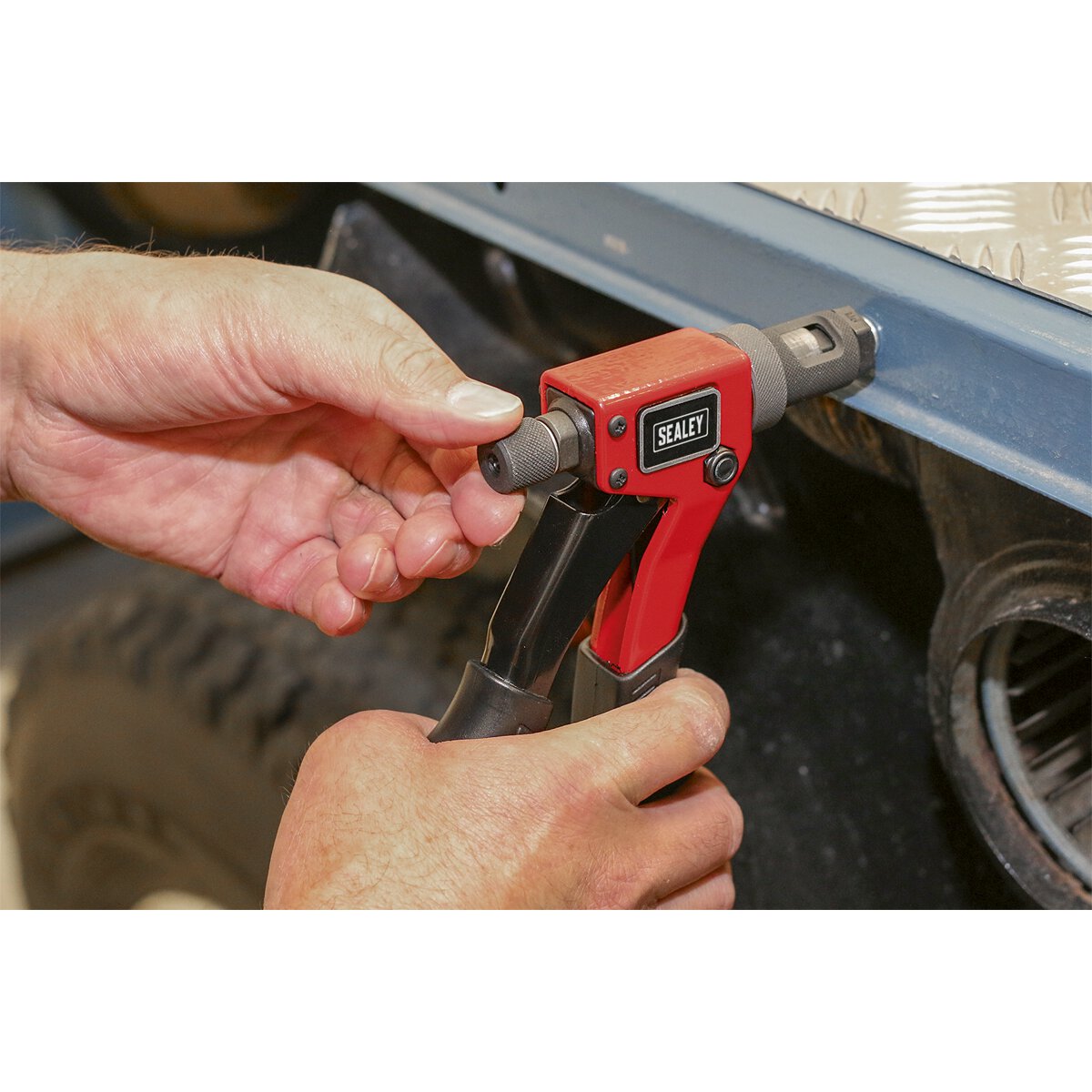 Threaded Nut Riveter