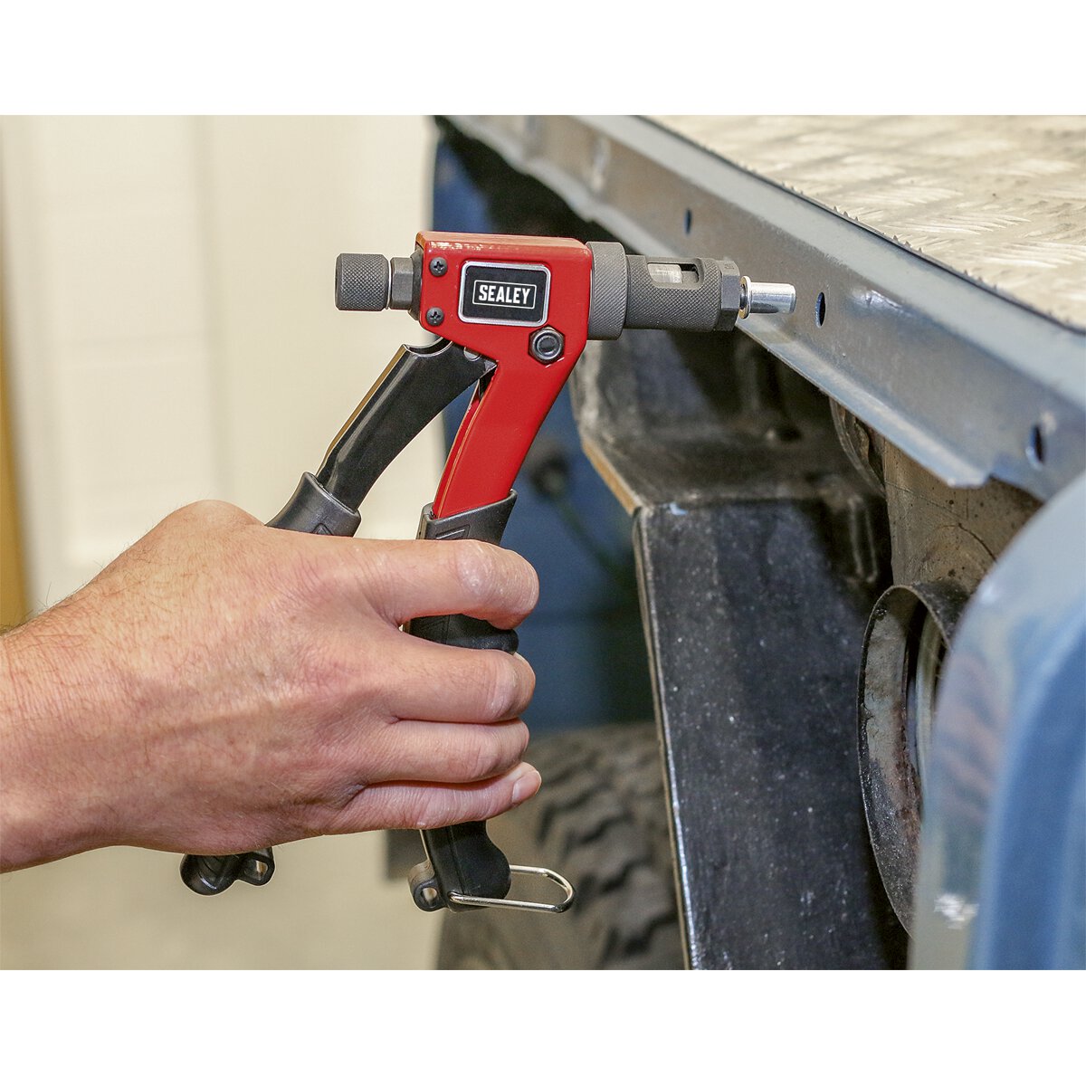 Threaded Nut Riveter
