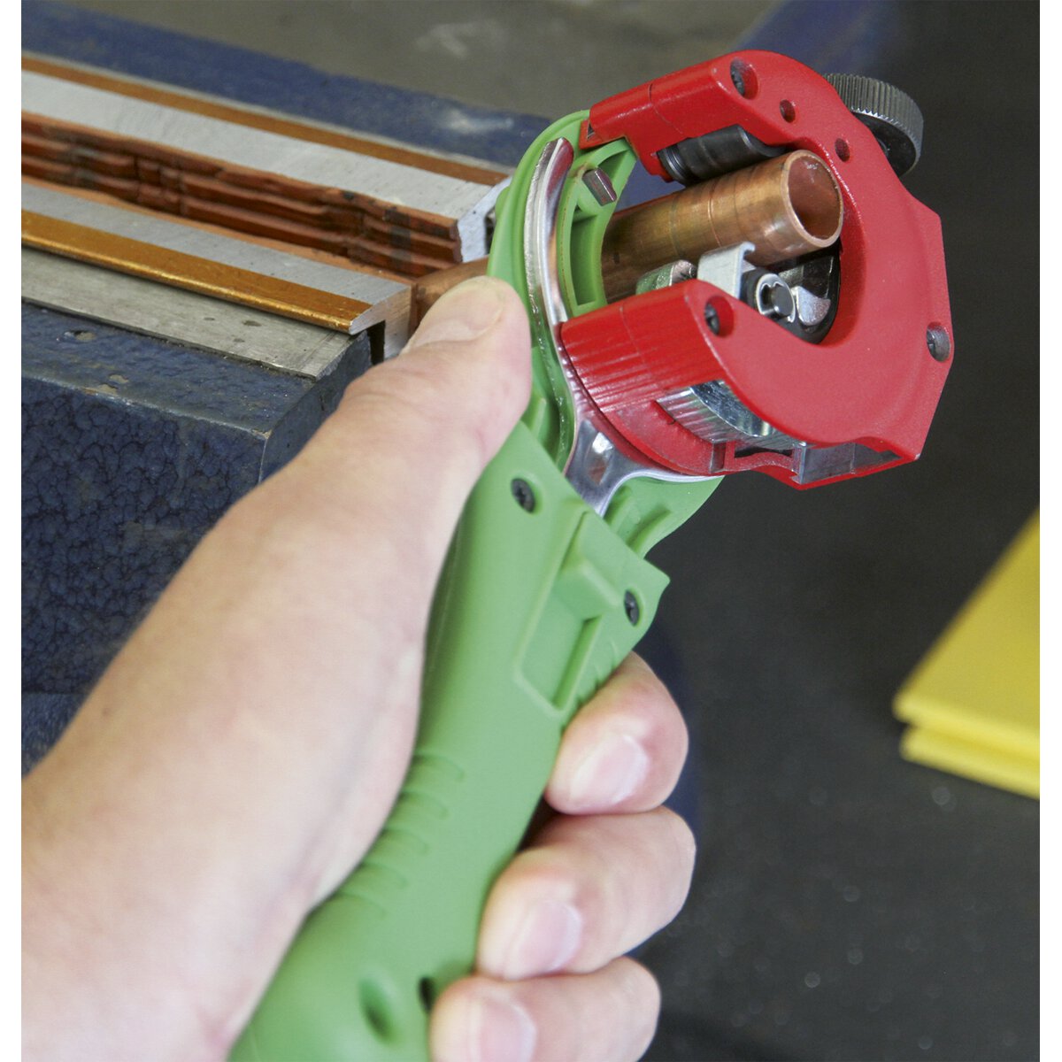 Ratcheting Pipe Cutter 2-in-1 Ø6-28mm