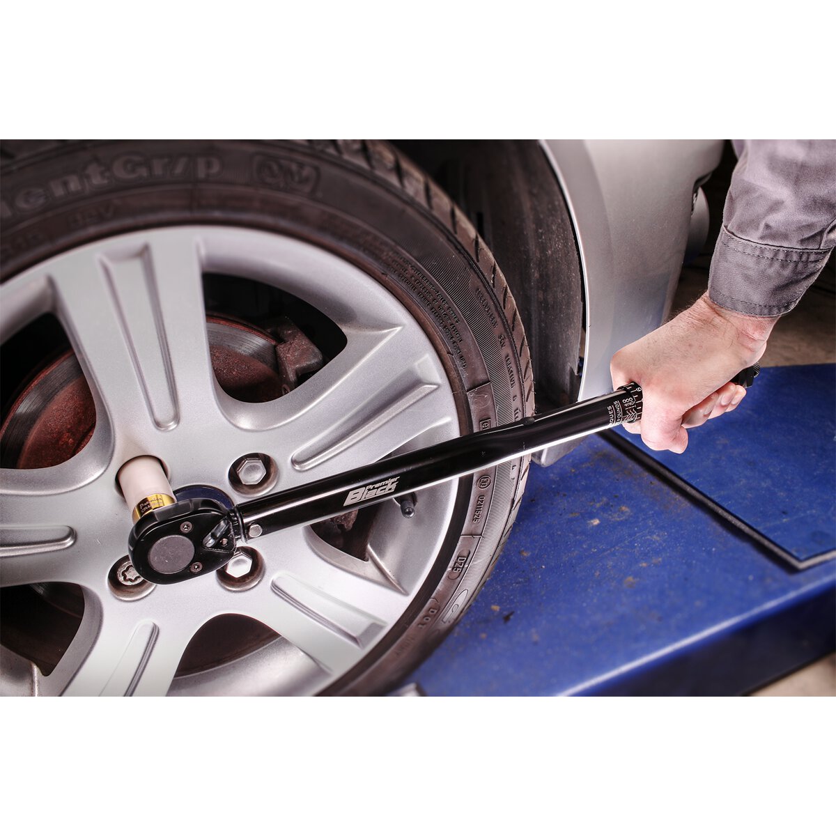 Micrometer Torque Wrench 1/2"Sq Drive Calibrated Black Series