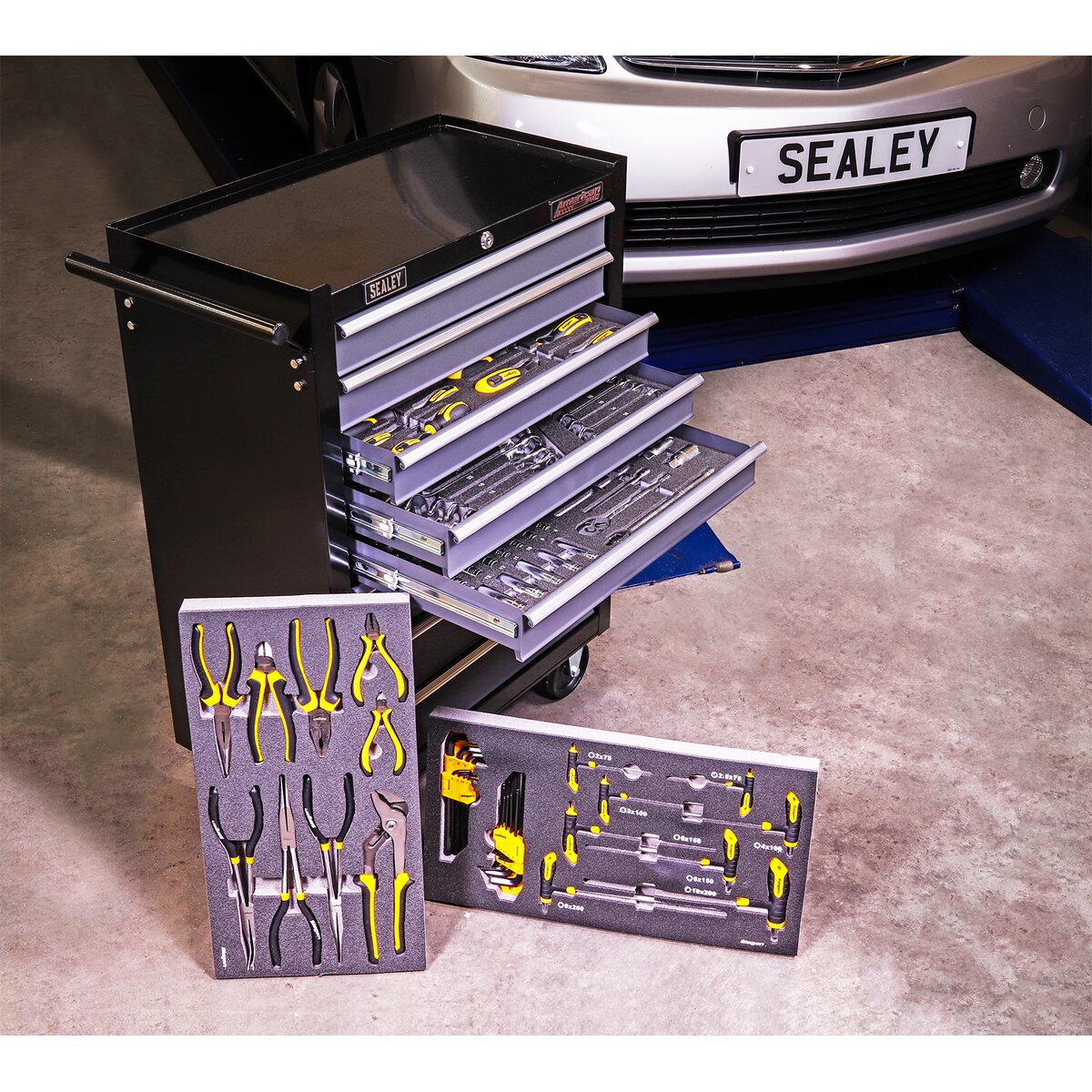 Rollcab 8 Drawer Ball Bearing Slides - Black/Grey with 136pc Tool Kit