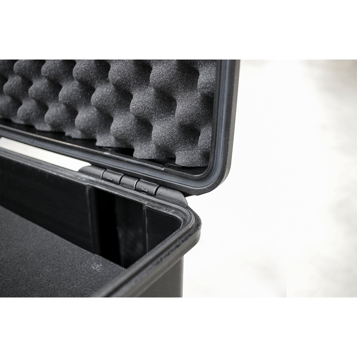 Professional Water Resistant Storage Case with Extendable Handle - 710mm