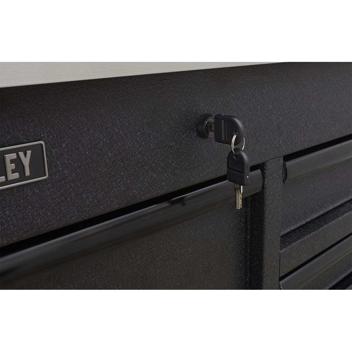 Mobile Tool Cabinet 1600mm with Power Tool Charging Drawer
