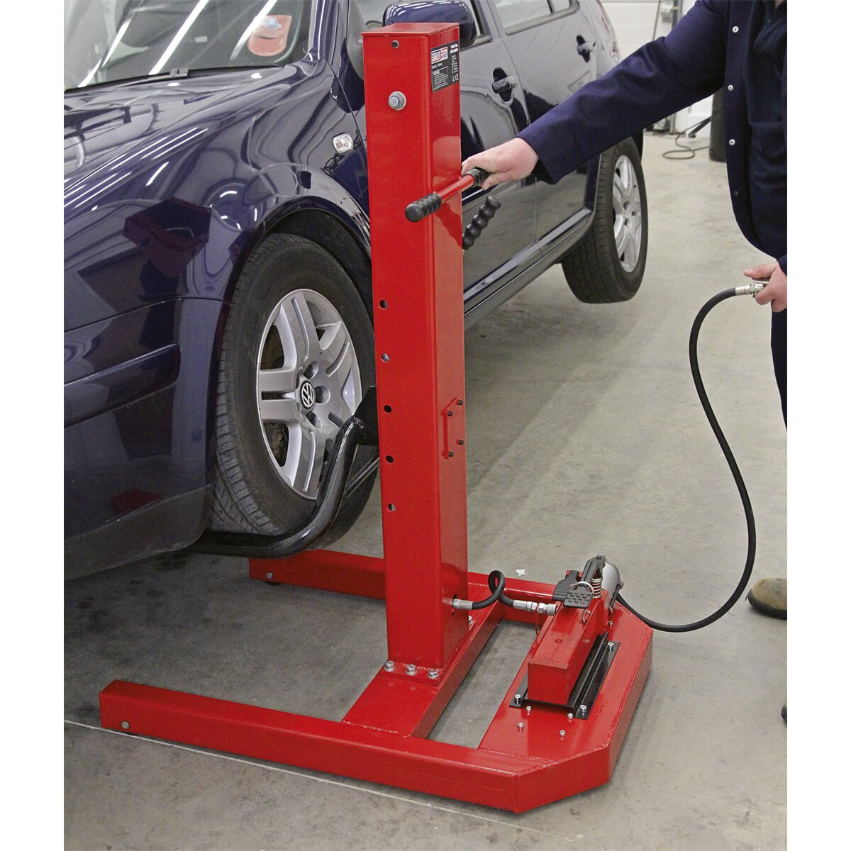 Vehicle Lift 1.5tonne Air/Hydraulic with Foot Pedal