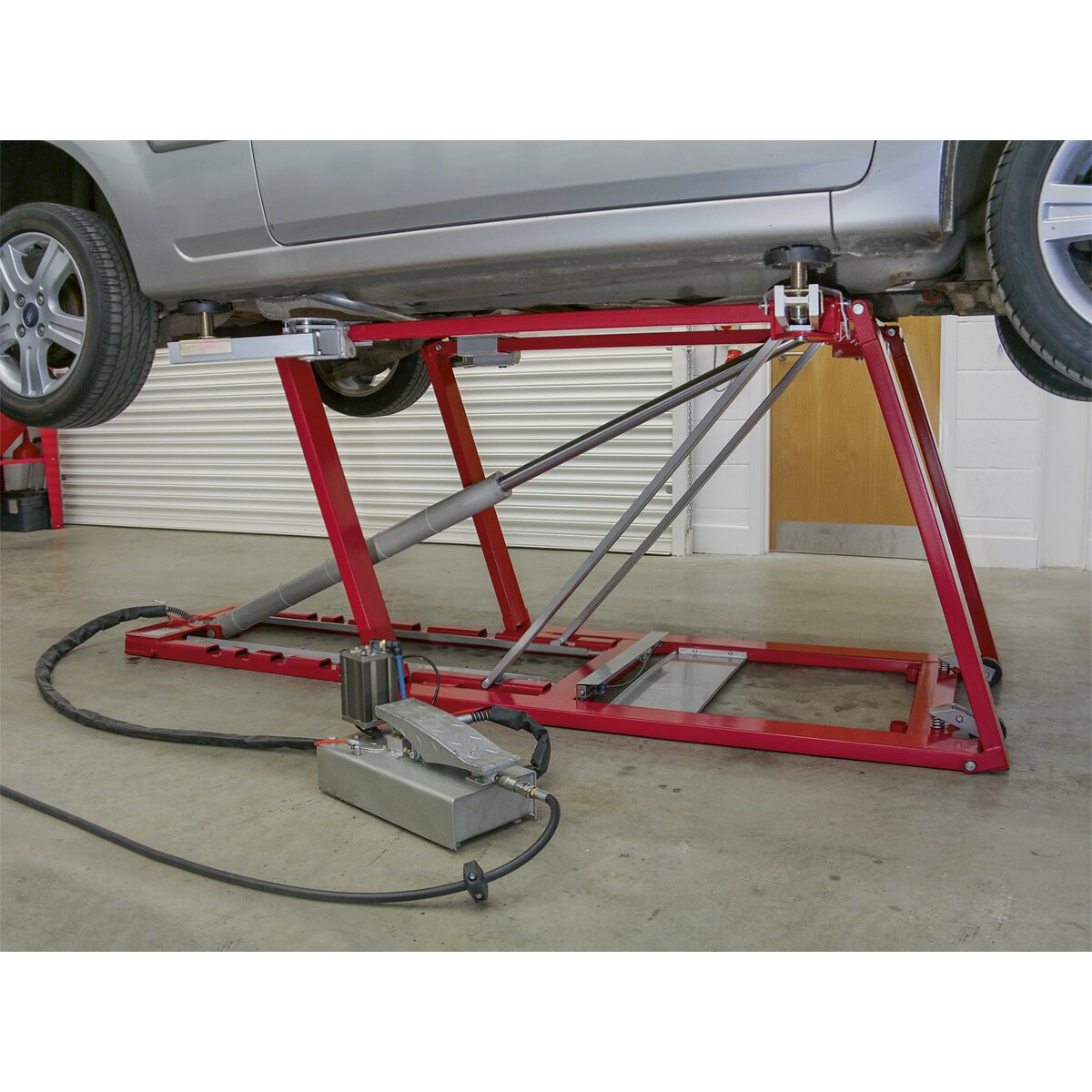 Vehicle Lift 2.5tonne Air/Hydraulic