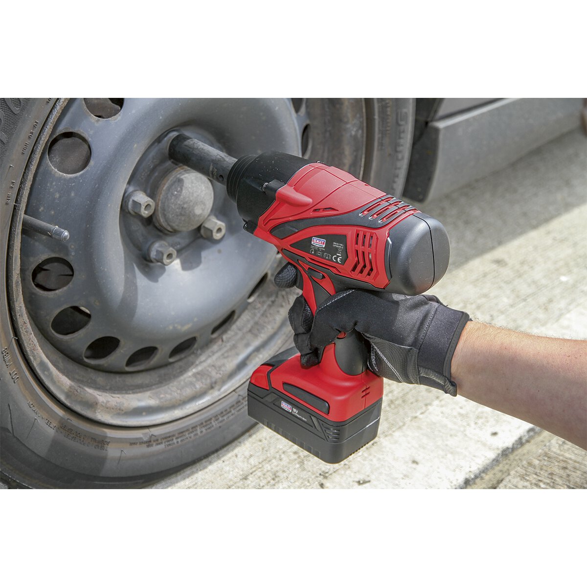 Cordless Impact Wrench 1/2"Sq Drive 650Nm 18V 4Ah Lithium-ion - 2 Batteries