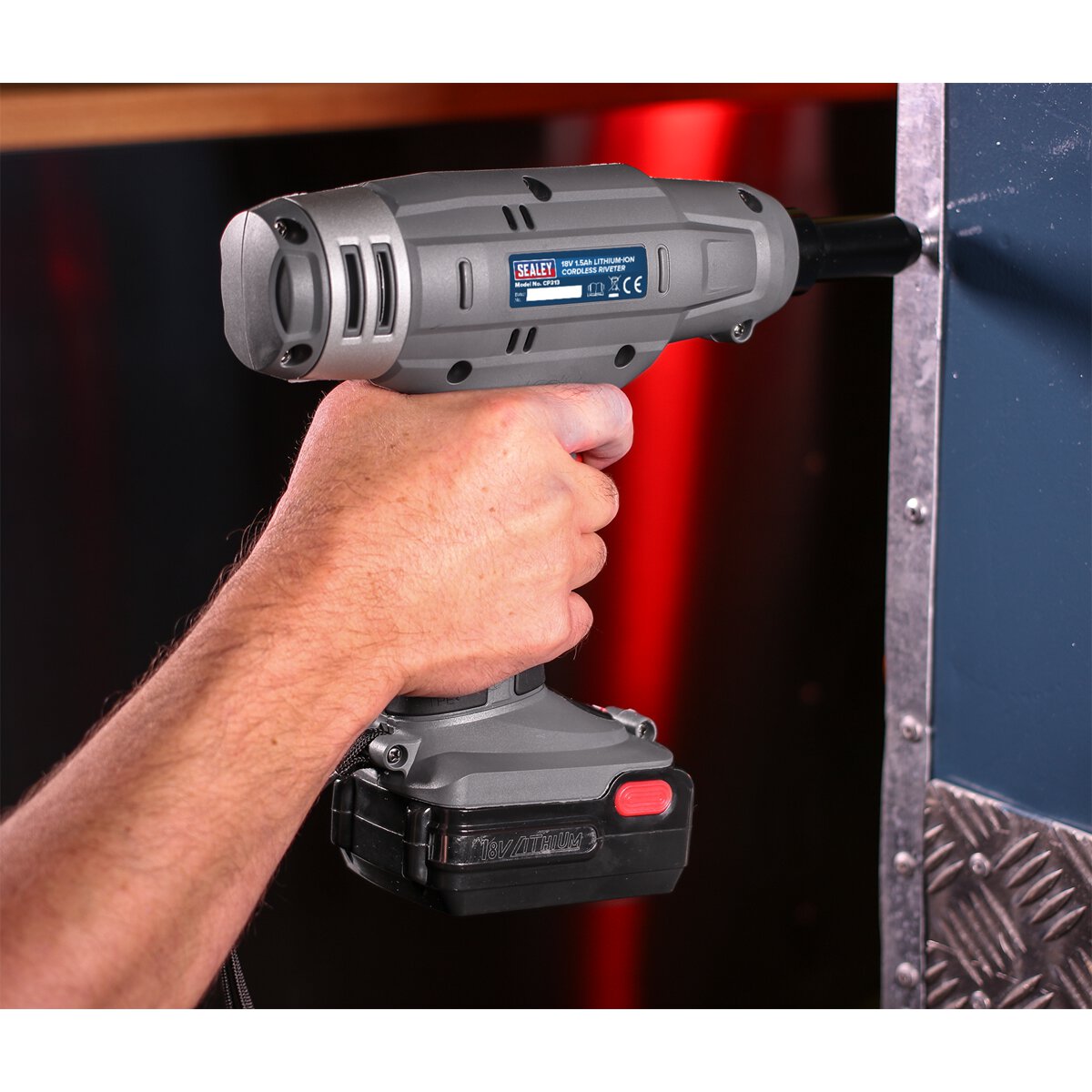 Cordless Riveter 18V 1.5Ah Lithium-ion 1hr Charger