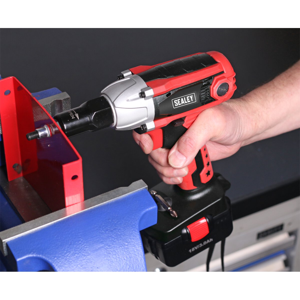Cordless Nut Riveter/Impact Driver 18V 3Ah Lithium-ion 1hr Charger