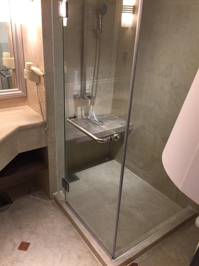 Shower Screen