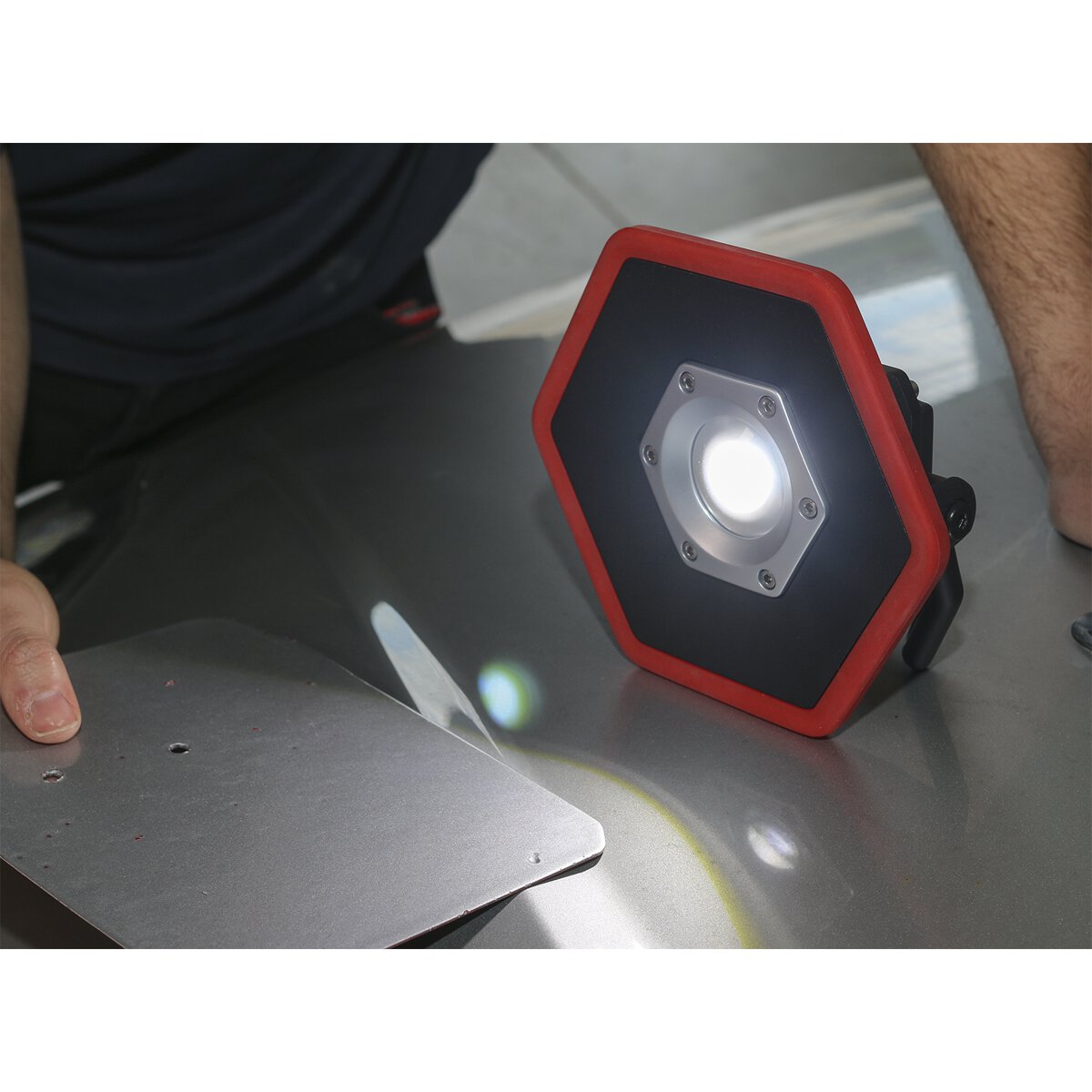 Rechargeable Floodlight 10W COB LED Lithium-ion Colour Matching CRI-95