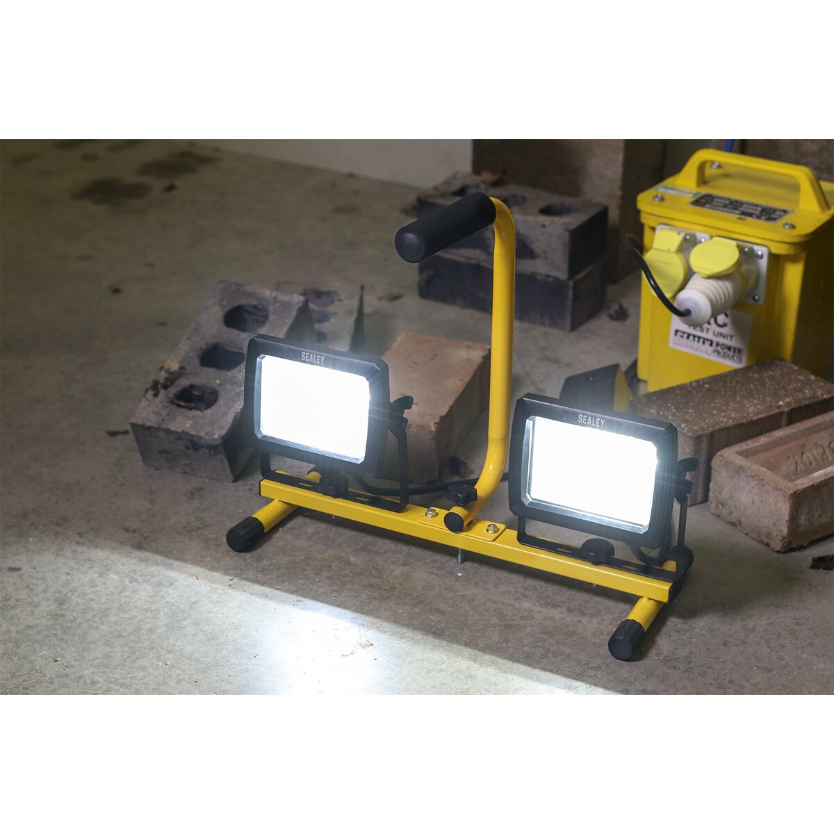 Telescopic Floodlight 2 x 10W SMD LED 110V