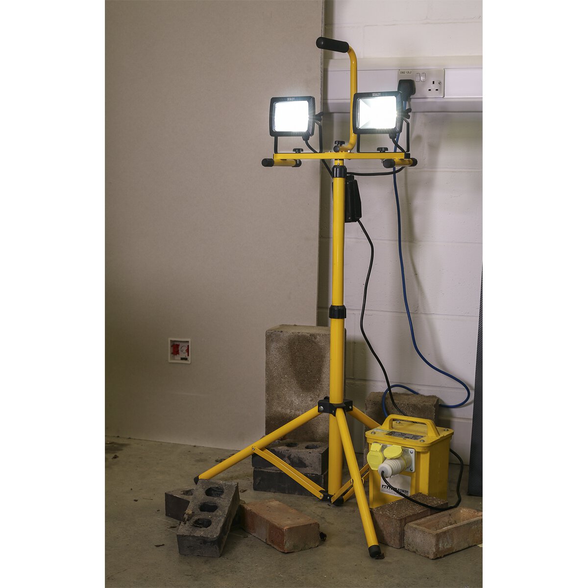 Telescopic Floodlight 2 x 10W SMD LED 110V
