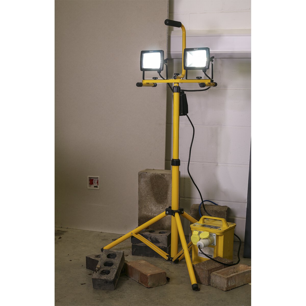 Telescopic Floodlight 2 x 10W SMD LED 110V