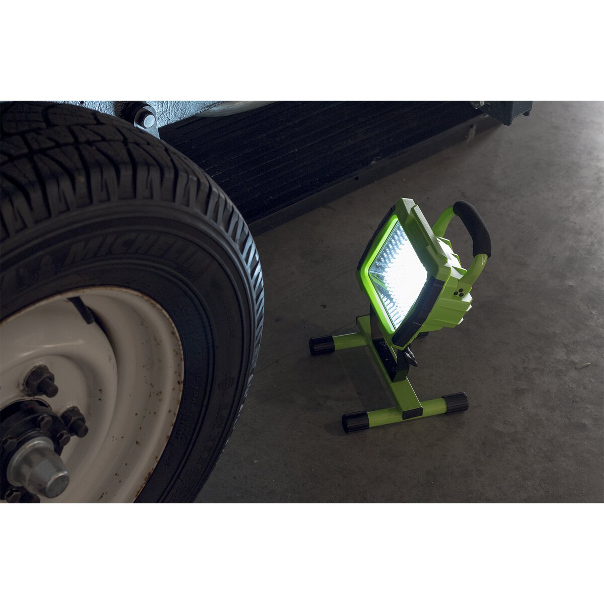 Floodlight Portable Rechargeable 108 LED Lithium-ion - Green