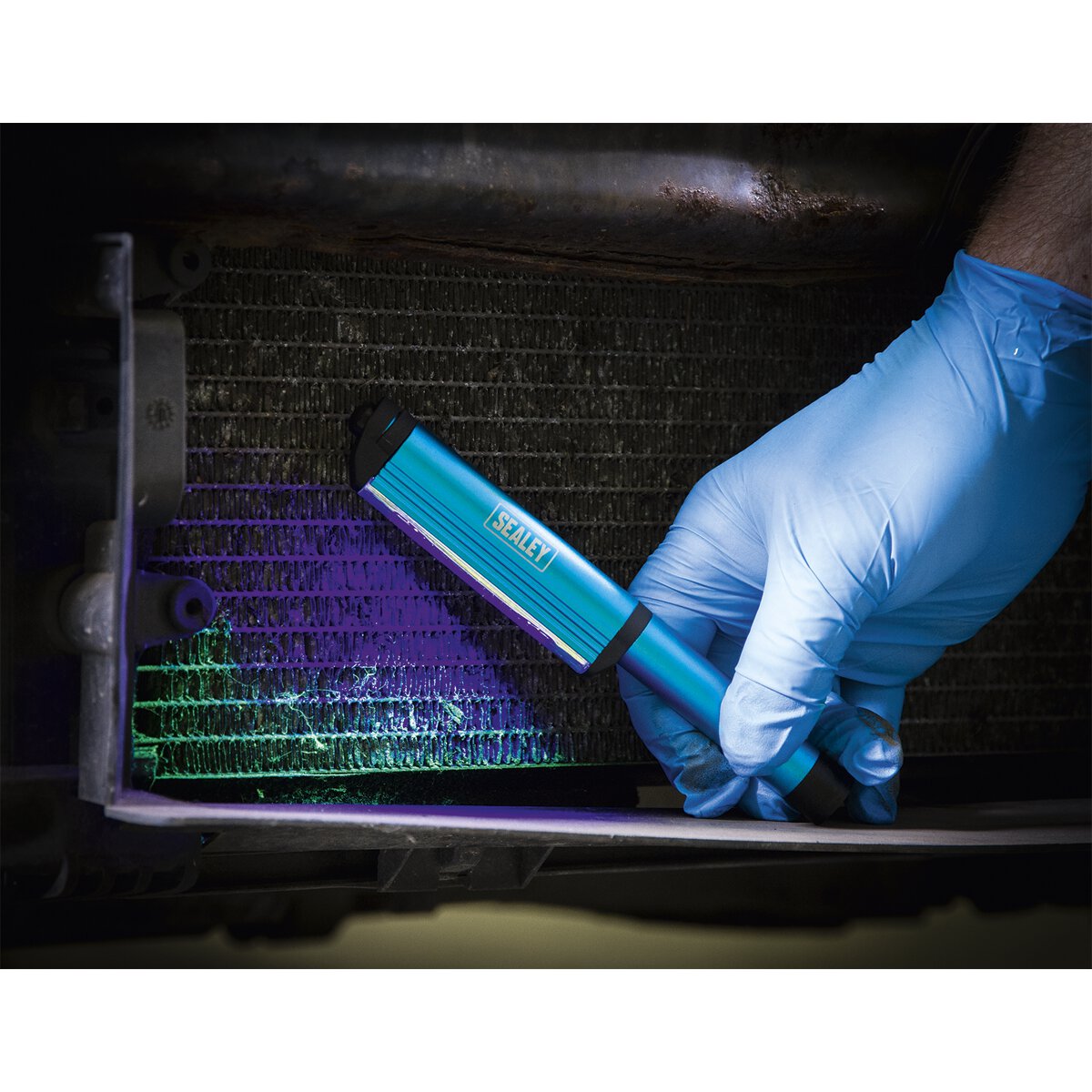 Pen Light Ultraviolet 3W COB LED 3 x AAA Cell