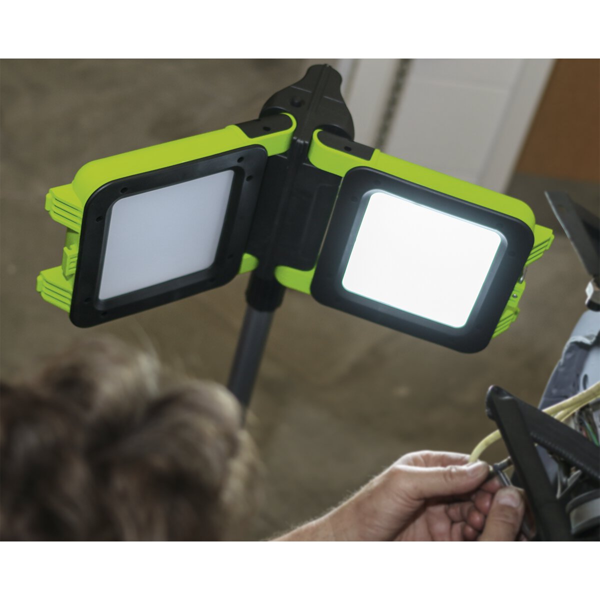 Rechargeable Floodlight 20W SMD LED Folding Case