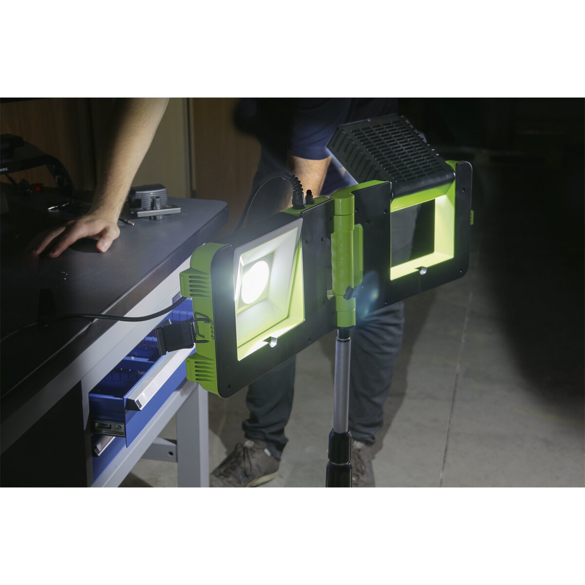 Floodlight 60W COB 230V Folding Case