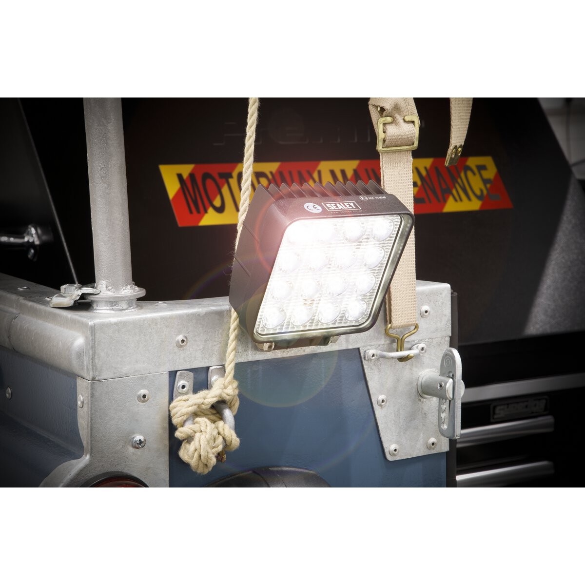 Square Work Light with Mounting Bracket 48W LED