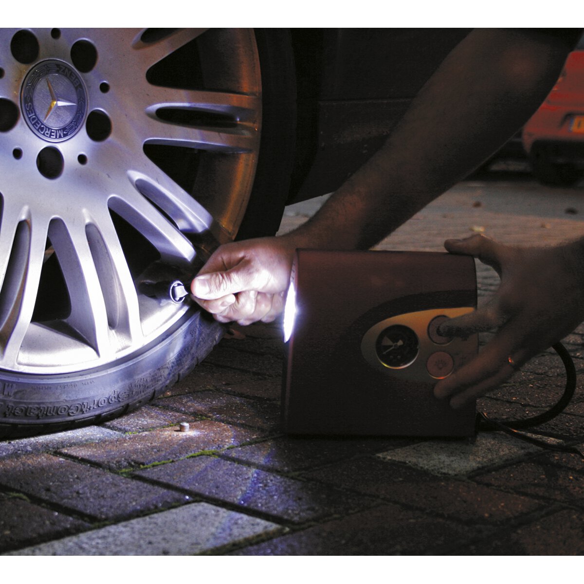 Tyre Inflator/Mini Air Compressor with Work Light 12V