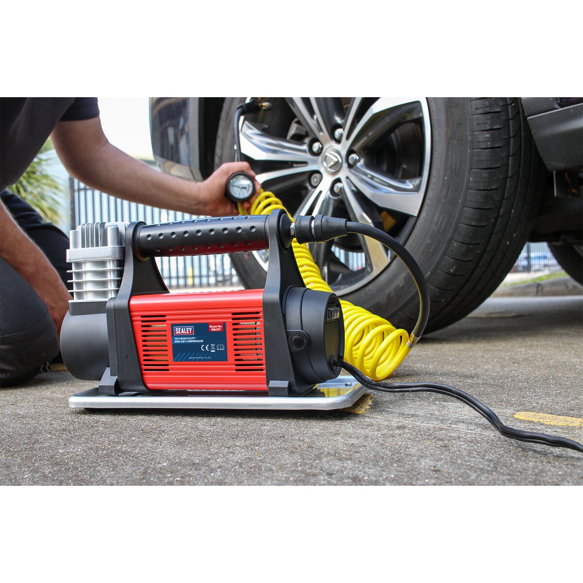 Tyre Inflator/Mini Air Compressor 12V Heavy-Duty