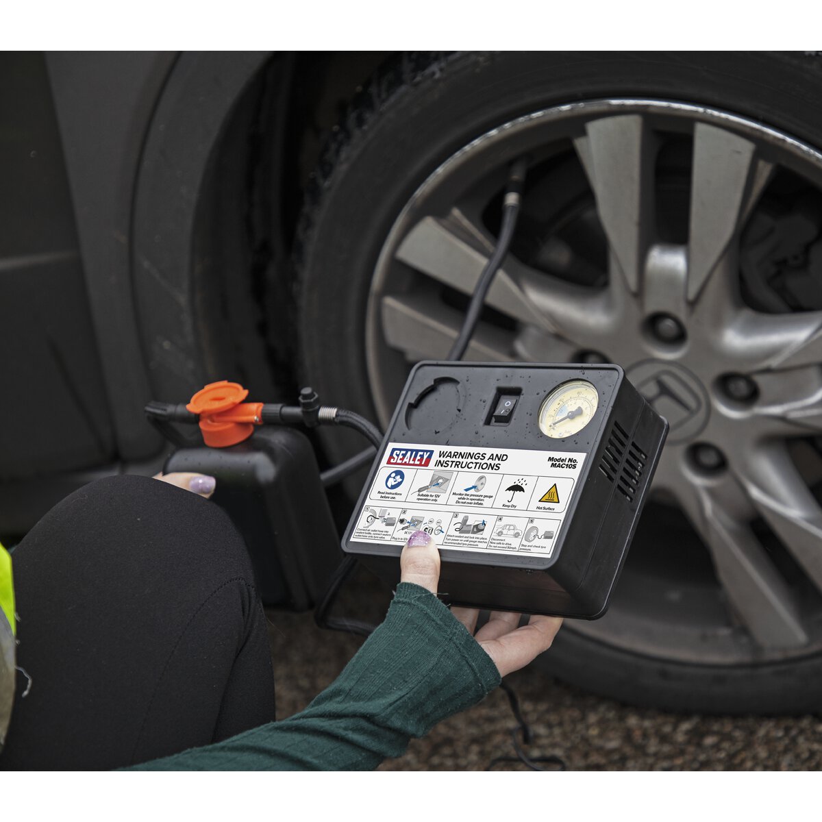 Tyre Inflator 12V + Emergency Puncture Sealant Kit