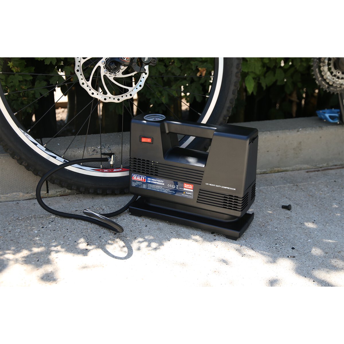 Tyre Inflator/Air Compressor 12V Heavy-Duty