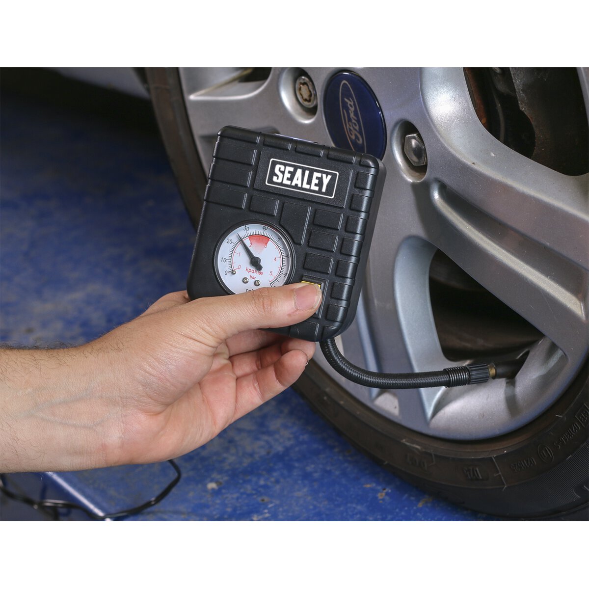 Micro Air Compressor with Work Light 12V