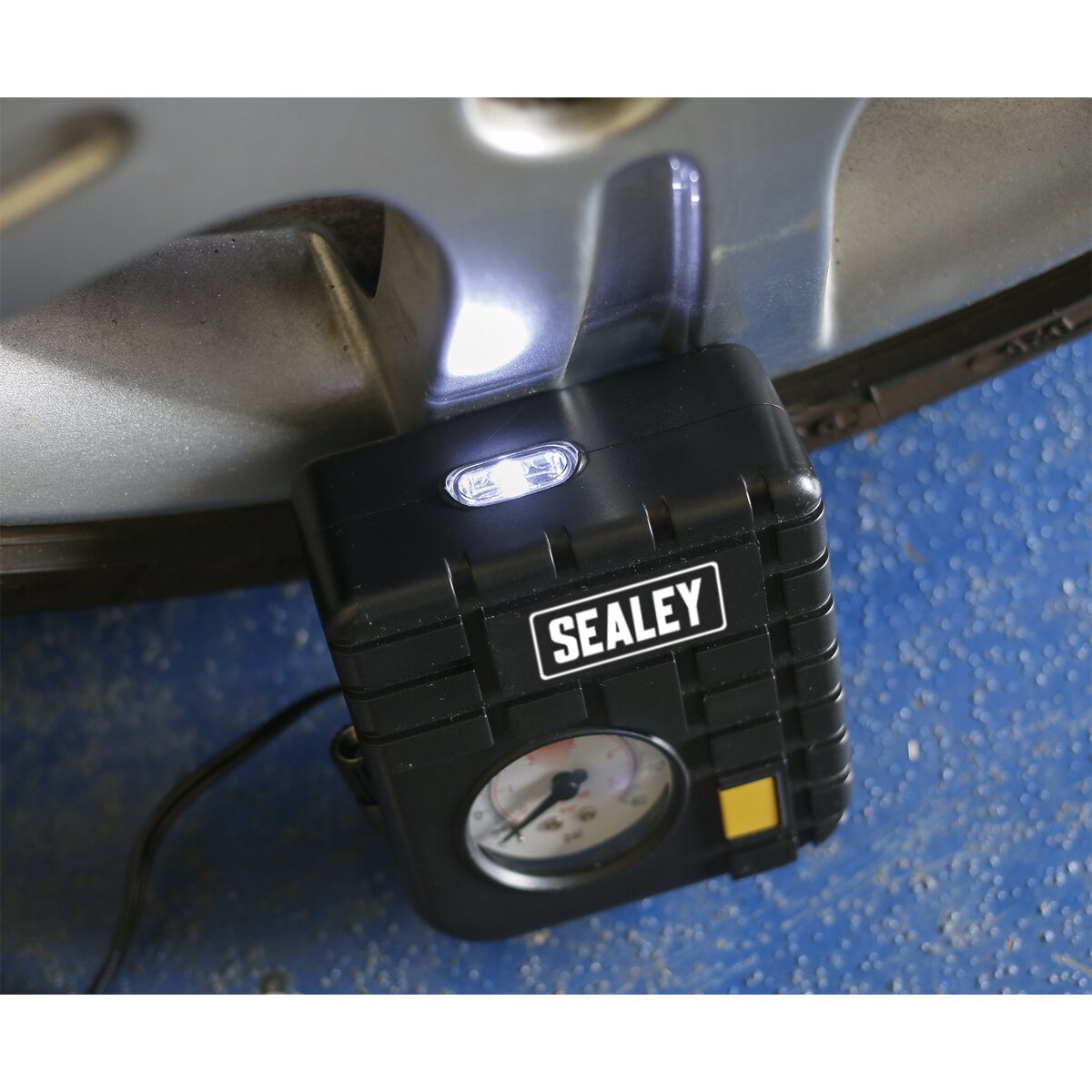Micro Air Compressor with Work Light 12V