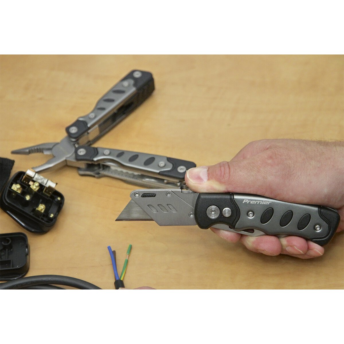 Multi-Tool & Twin Blade Knife Set 2pc 15 Function