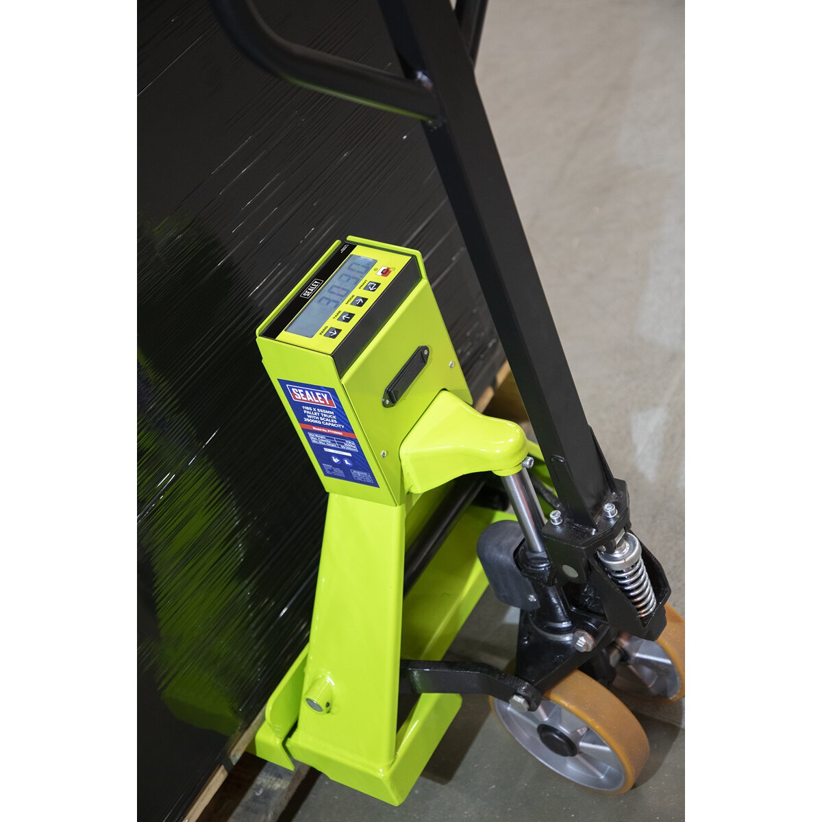 Pallet Truck 2500kg 1185 x 555mm with Scales