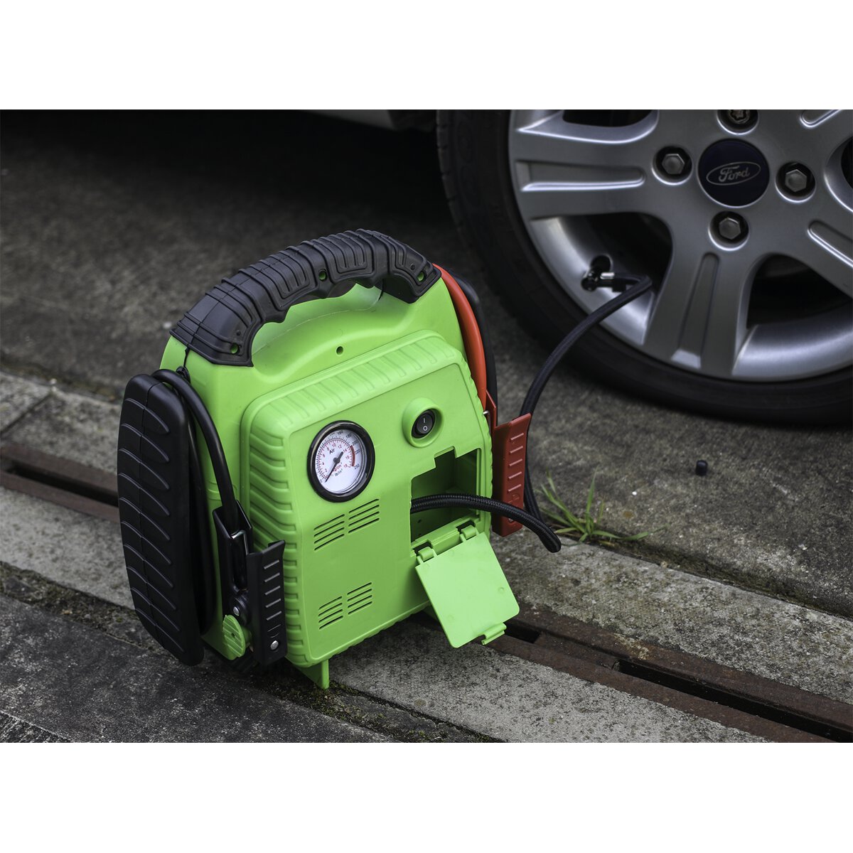 RoadStart® Emergency Jump Starter with Air Compressor 12V 900 Peak Amps