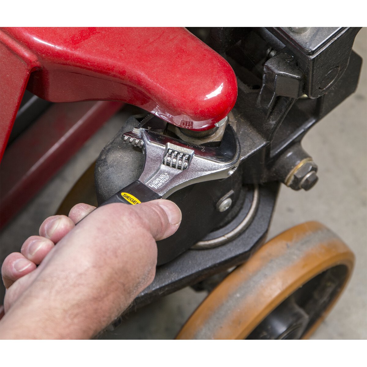 Adjustable Wrench with Extra Wide Jaw Capacity 200mm