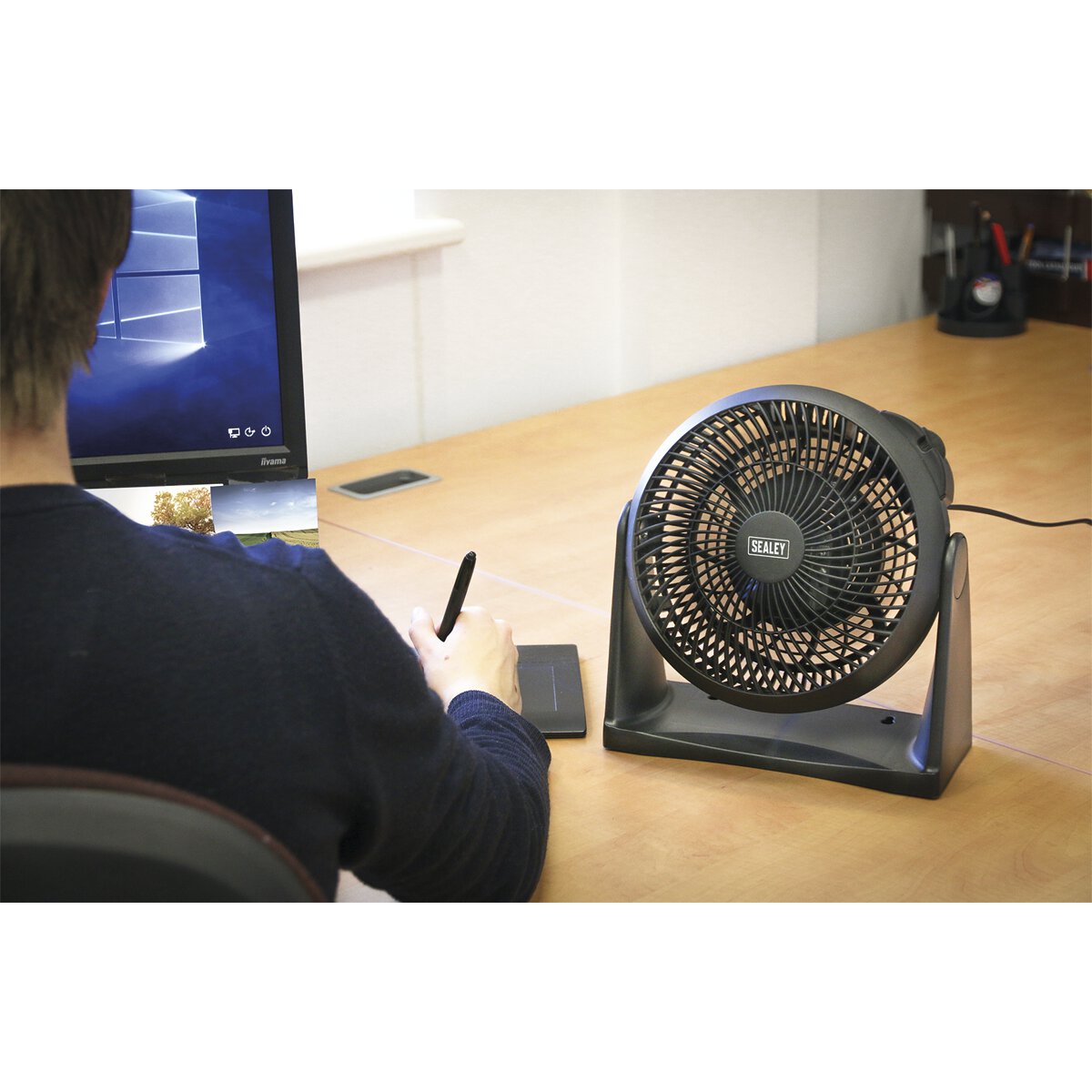 Desk/Floor Fan 3-Speed 8" 230V