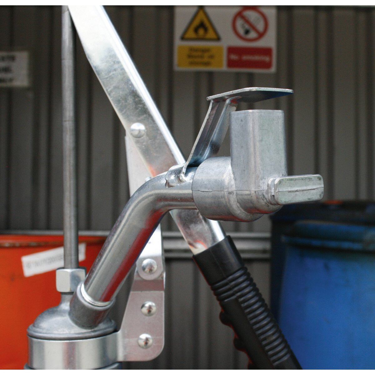 Heavy-Duty Lever Pump with Swivel Handle