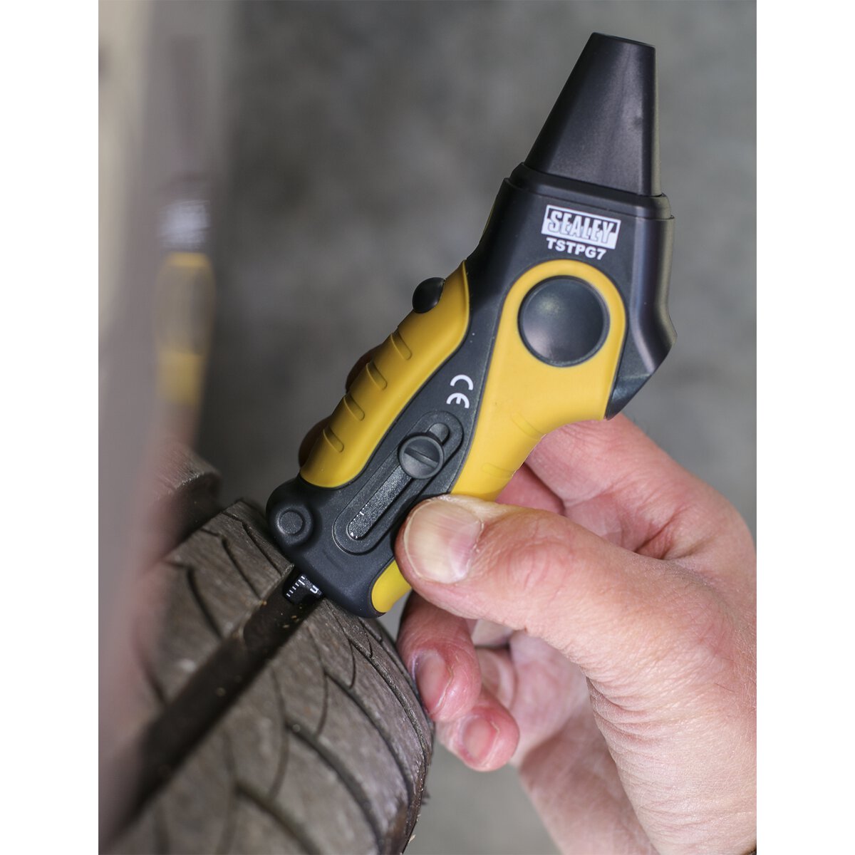 Tyre Pressure & Tread Depth Gauge 0.21-6.9bar(3-99.5psi)
