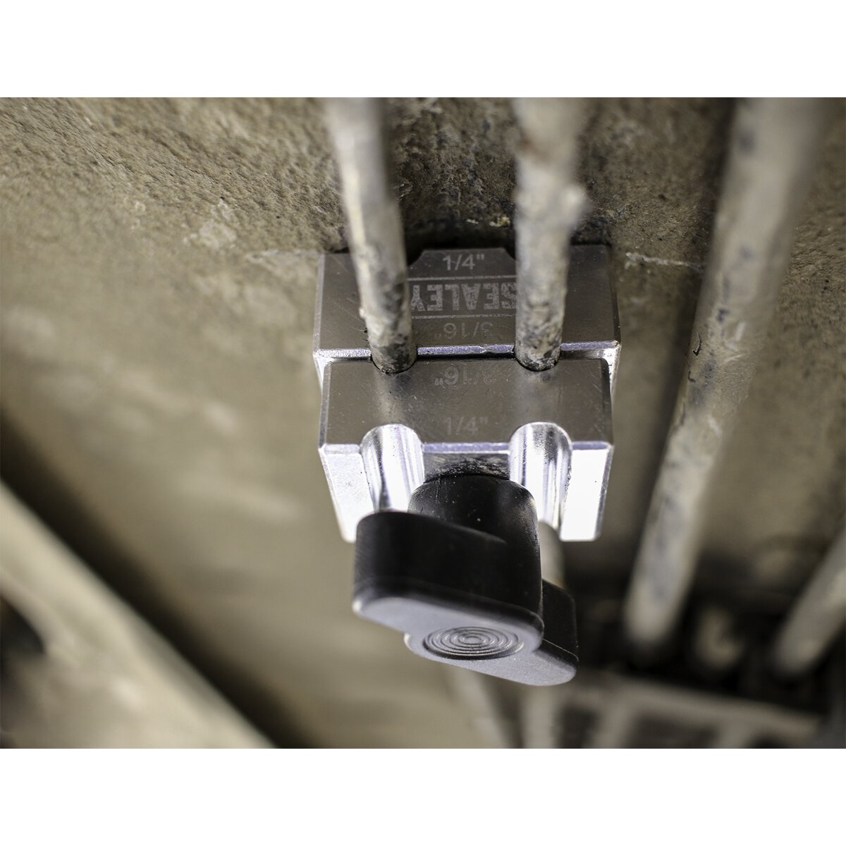 Brake Pipe Clamp Set 2pc