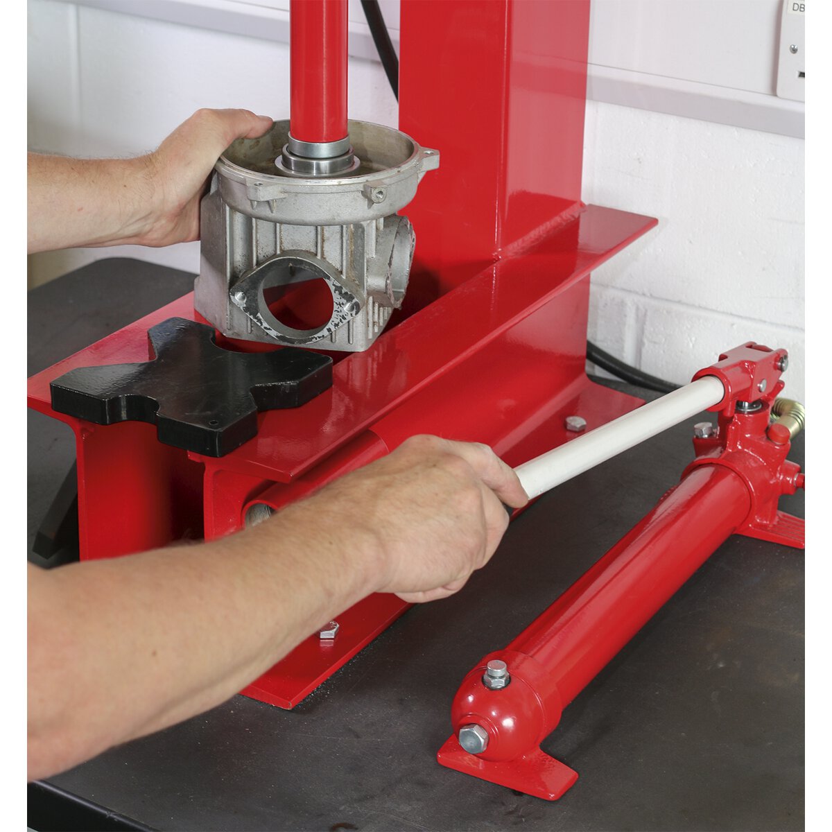 Hydraulic Press 10tonne Bench 'C' Type